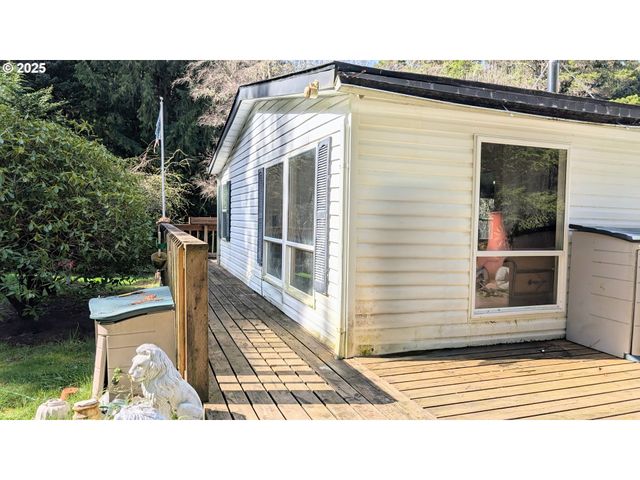 751 Sw TILLICUM Dr, Waldport, OR 97394