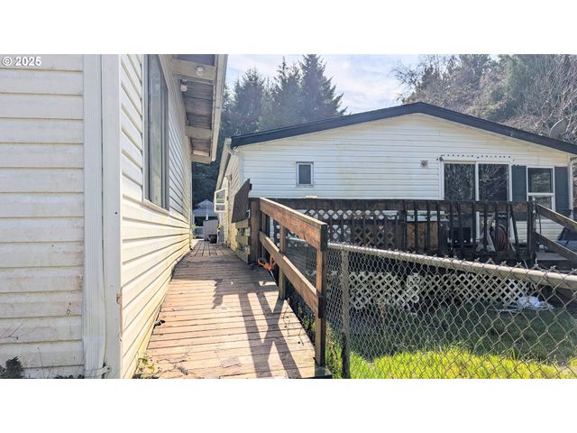 751 Sw TILLICUM Dr, Waldport, OR 97394