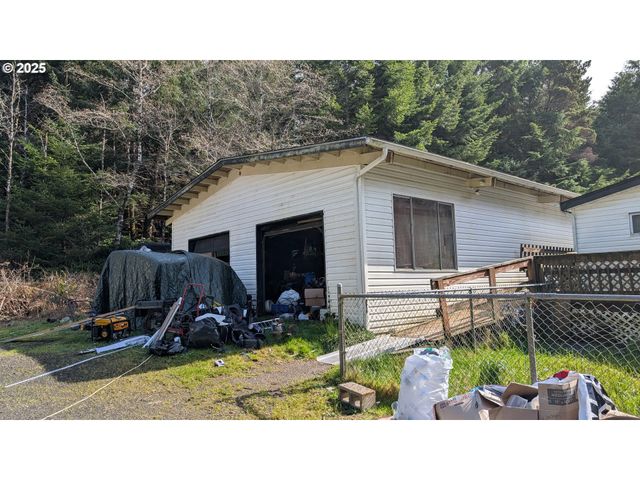 751 Sw TILLICUM Dr, Waldport, OR 97394