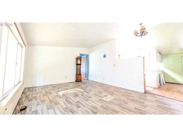 751 Sw TILLICUM Dr, Waldport, OR 97394