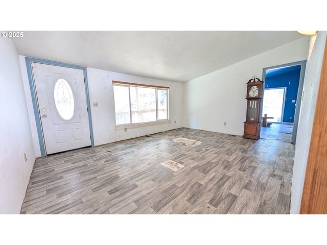 751 Sw TILLICUM Dr, Waldport, OR 97394