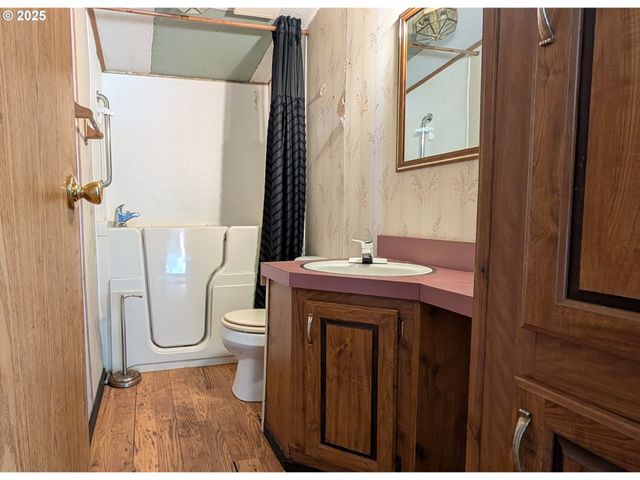 751 Sw TILLICUM Dr, Waldport, OR 97394