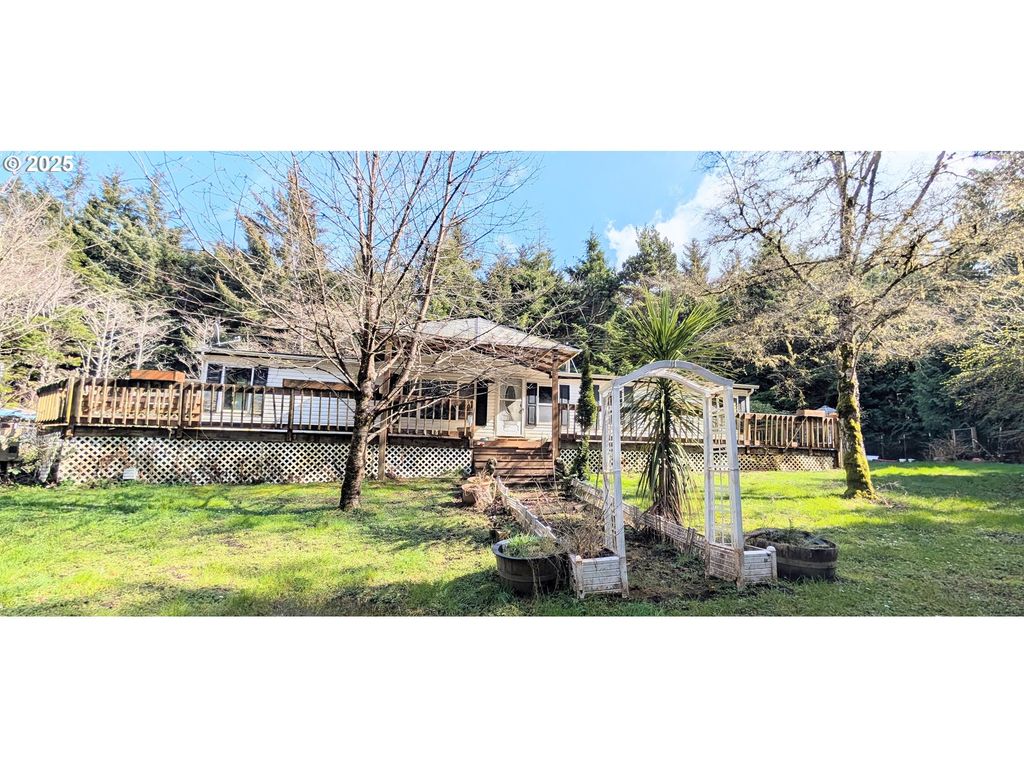 751 Sw TILLICUM Dr, Waldport, OR 97394