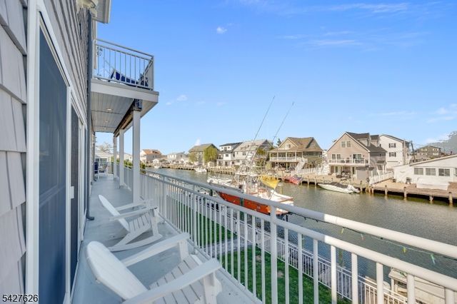 6 Capstan Rd, Ocean Twp., NJ 08758