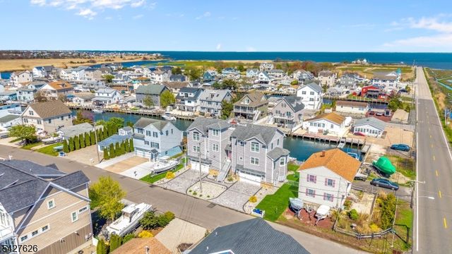 6 Capstan Rd, Ocean Twp., NJ 08758