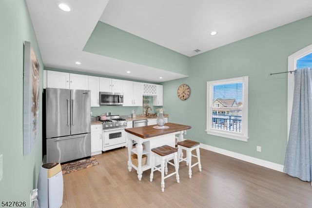 6 Capstan Rd, Ocean Twp., NJ 08758