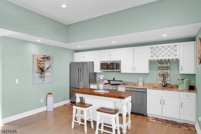 6 Capstan Rd, Ocean Twp., NJ 08758