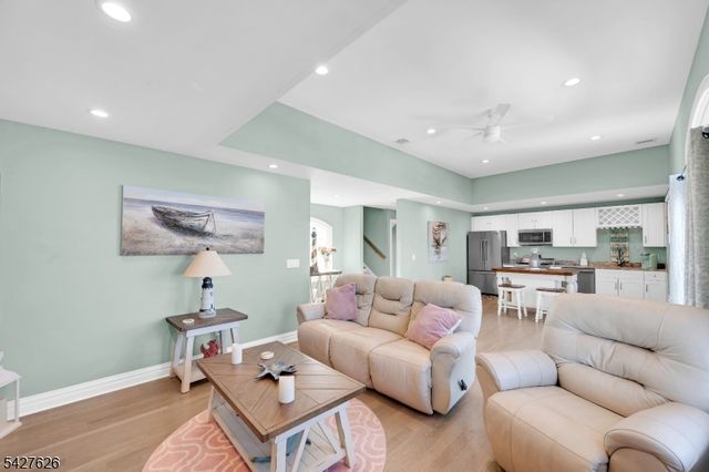 6 Capstan Rd, Ocean Twp., NJ 08758