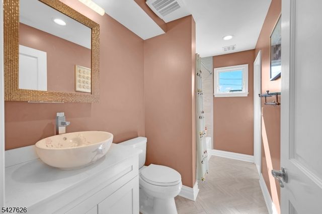 6 Capstan Rd, Ocean Twp., NJ 08758