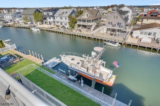 6 Capstan Rd, Ocean Twp., NJ 08758