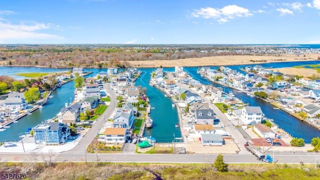 6 Capstan Rd, Ocean Twp., NJ 08758