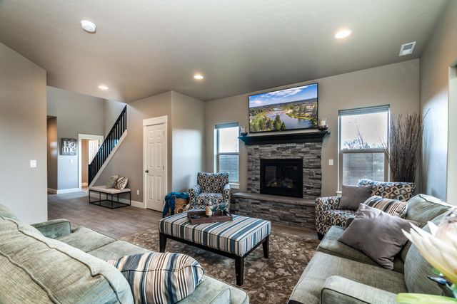 20568 Kira Drive 370, Bend, OR 97702
