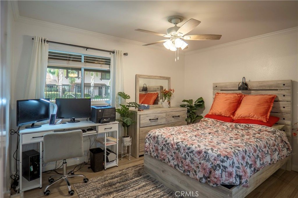 Image 19 of property listing at 7554 Corbin 4, Reseda, CA 91335