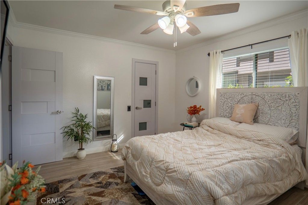 Image 20 of property listing at 7554 Corbin 4, Reseda, CA 91335