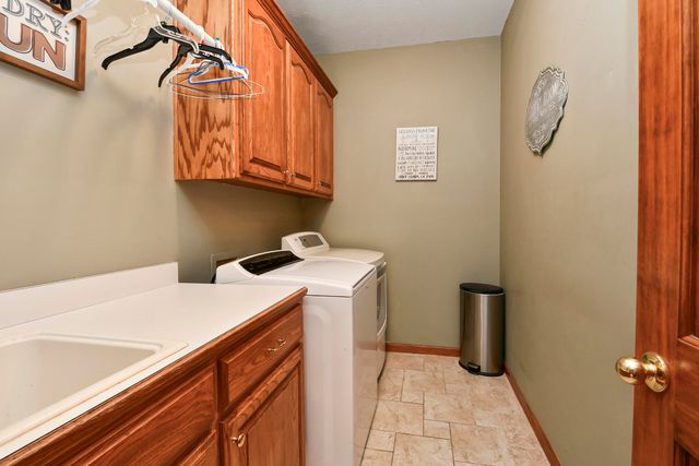 916 East Gaslight Drive, Springfield, MO 65810