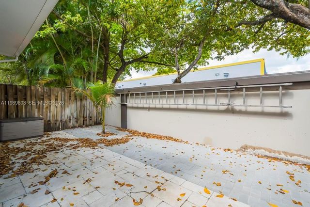 102 Riverwalk Cir, Sunrise, FL 33326