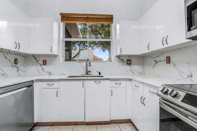 102 Riverwalk Cir, Sunrise, FL 33326