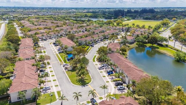 102 Riverwalk Cir, Sunrise, FL 33326