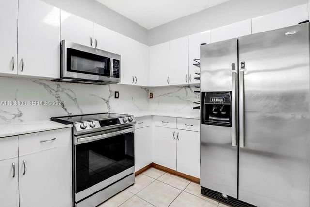 102 Riverwalk Cir, Sunrise, FL 33326