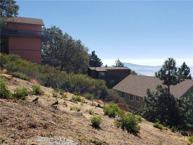 25134 Grandview Drive, Crestline, CA 92325