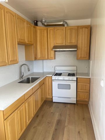 2212 17Th Ave, Oakland, CA 94606