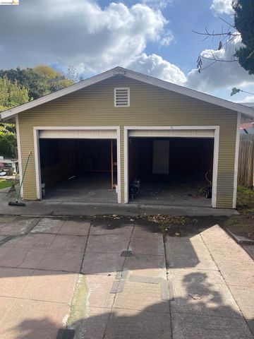 2212 17Th Ave, Oakland, CA 94606