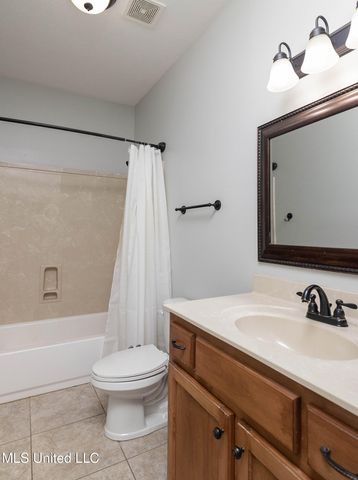 1390 E Lake Front Drive, Hernando, MS 38632