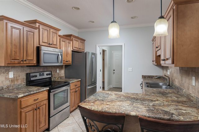 1390 E Lake Front Drive, Hernando, MS 38632
