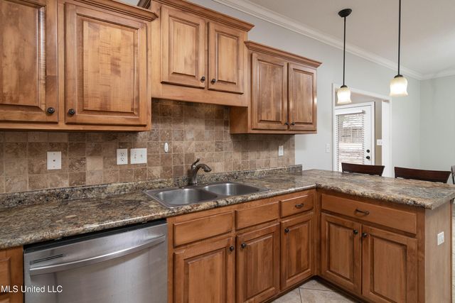1390 E Lake Front Drive, Hernando, MS 38632