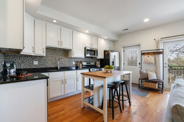 4038 N Kenmore Avenue 3, Chicago, IL 60613