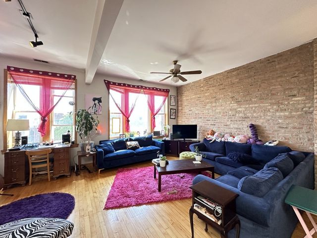 2136 W CHICAGO Avenue, Chicago, IL 60622