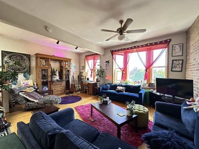 2136 W CHICAGO Avenue, Chicago, IL 60622