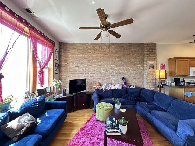 2136 W CHICAGO Avenue, Chicago, IL 60622