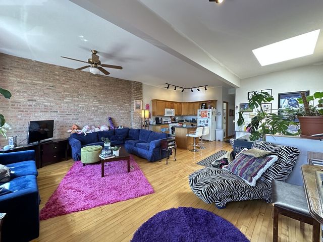 2136 W CHICAGO Avenue, Chicago, IL 60622