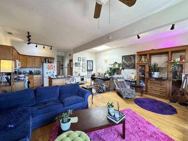 2136 W CHICAGO Avenue, Chicago, IL 60622