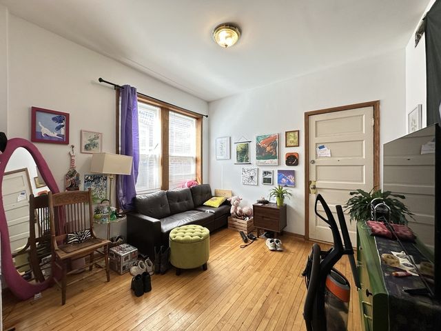 2136 W CHICAGO Avenue, Chicago, IL 60622