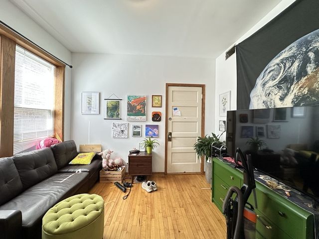 2136 W CHICAGO Avenue, Chicago, IL 60622