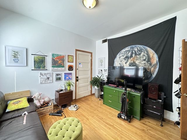 2136 W CHICAGO Avenue, Chicago, IL 60622