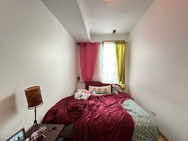 2136 W CHICAGO Avenue, Chicago, IL 60622