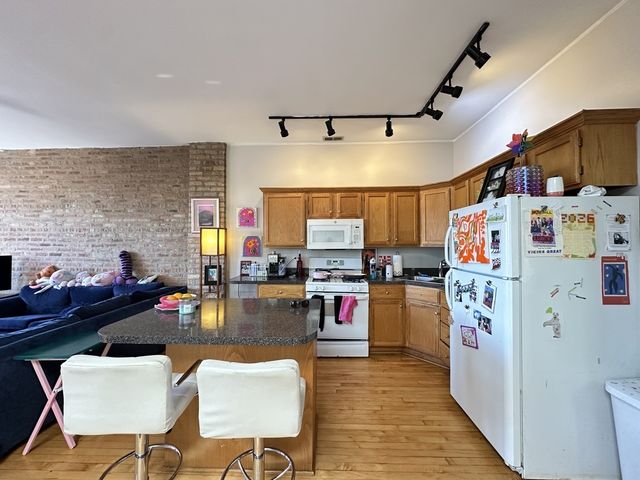 2136 W CHICAGO Avenue, Chicago, IL 60622