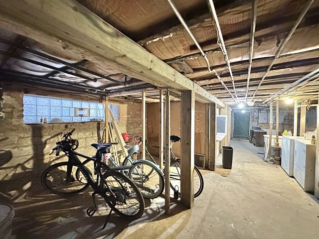 2136 W CHICAGO Avenue, Chicago, IL 60622