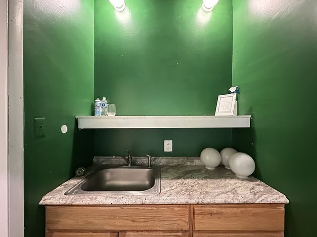 2136 W CHICAGO Avenue, Chicago, IL 60622