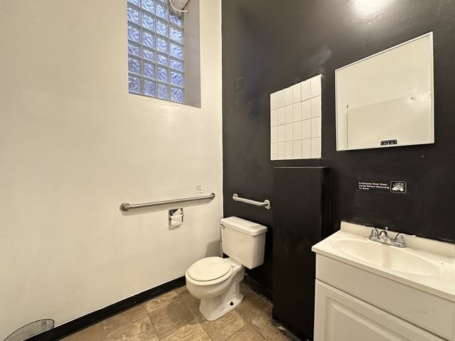 2136 W CHICAGO Avenue, Chicago, IL 60622