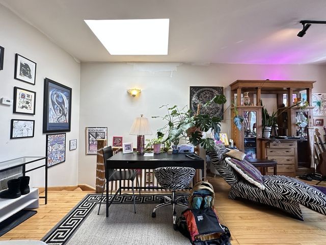 2136 W CHICAGO Avenue, Chicago, IL 60622