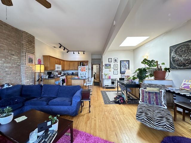 2136 W CHICAGO Avenue, Chicago, IL 60622