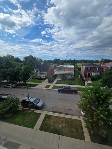 2516 W Jarvis Avenue 3, Chicago, IL 60645