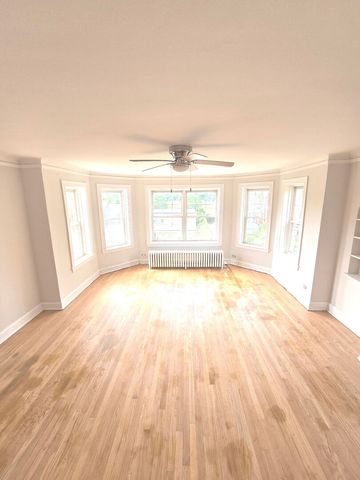 2516 W Jarvis Avenue 3, Chicago, IL 60645