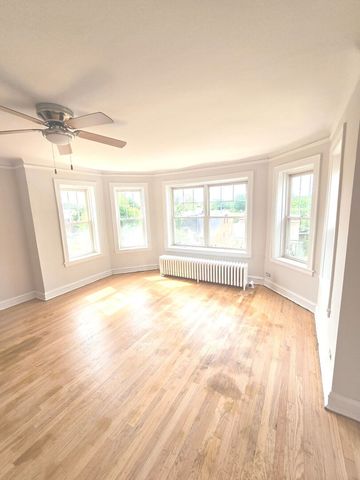 2516 W Jarvis Avenue 3, Chicago, IL 60645