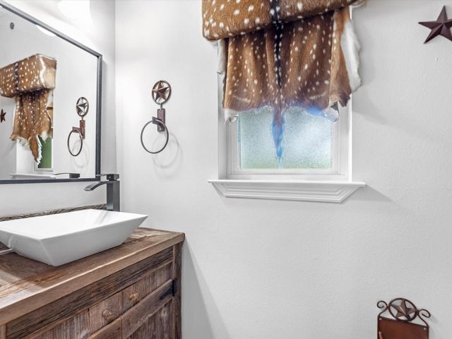 2600 Euell Road, Crosby, TX 77532