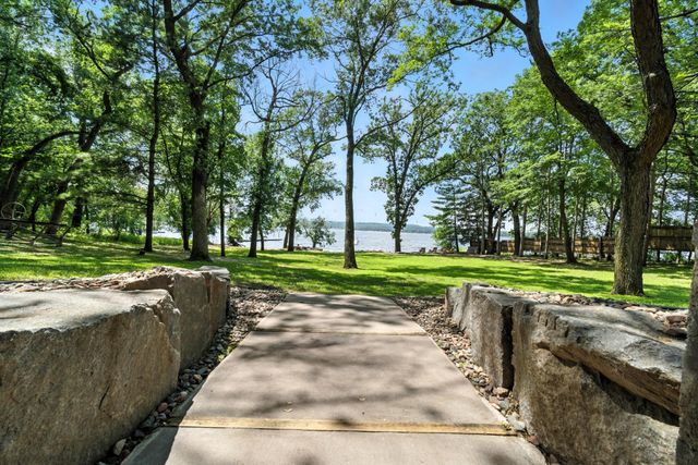 306 Cove Road, Troy Twp, WI 54016